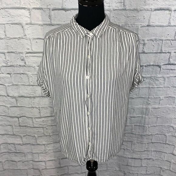 Universal Thread button down short sleeve collar blouse B&W sz Med women - Picture 1 of 9